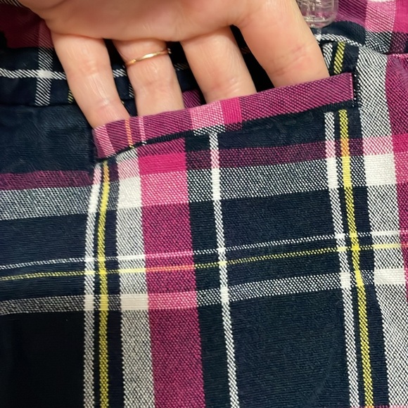Banana Republic size 4 Pink, Yellow, Blue Preppy Plaid Mid-rise 3” Chino Shorts - Picture 4 of 10